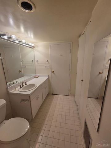 2444 Madison Road, Cincinnati, OH 45208