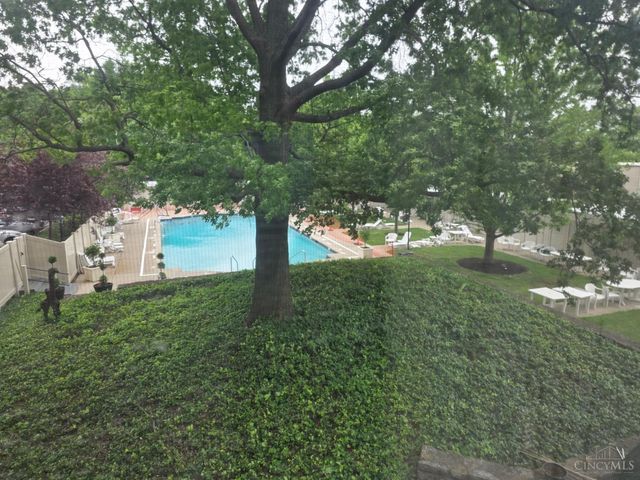 2444 Madison Road, Cincinnati, OH 45208