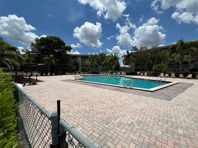 850 SW 133rd Ter 201B, Pembroke Pines, FL 33027