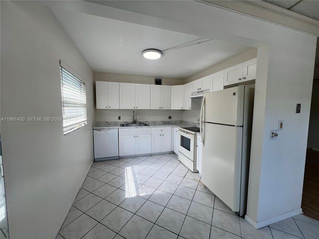 850 SW 133rd Ter 201B, Pembroke Pines, FL 33027