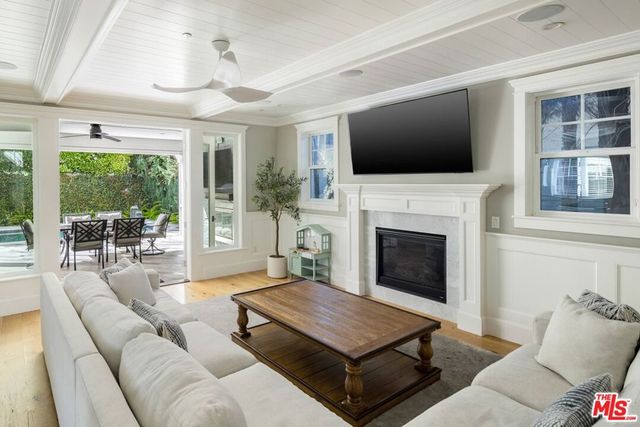 5523 Longridge Avenue, Sherman Oaks, CA 91401