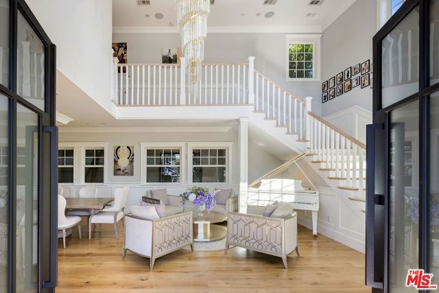 5523 Longridge Avenue, Sherman Oaks, CA 91401