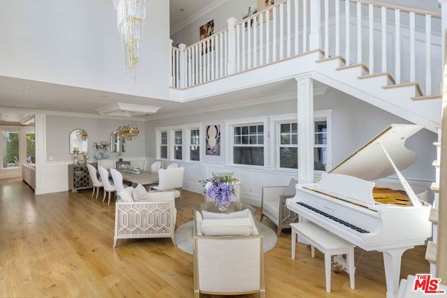5523 Longridge Avenue, Sherman Oaks, CA 91401