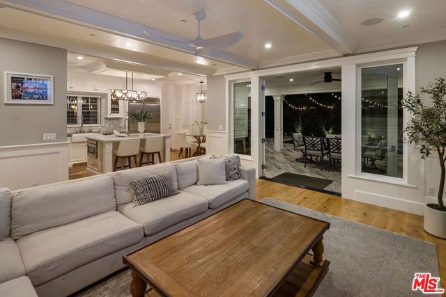 5523 Longridge Avenue, Sherman Oaks, CA 91401