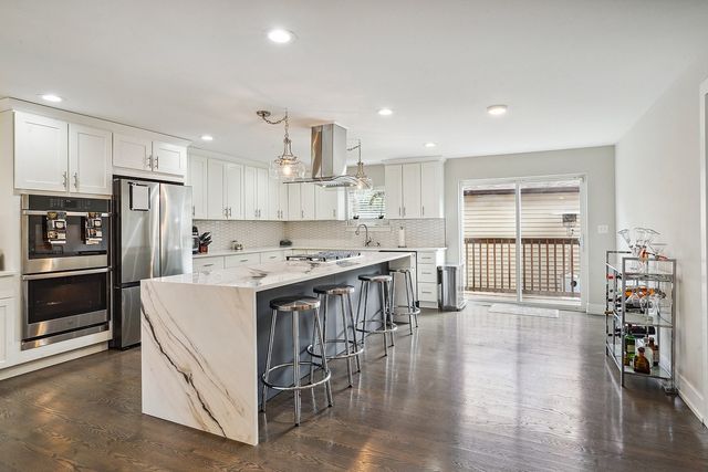 2615 W 102nd Place, Chicago, IL 60655