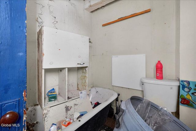 32 Front Street, Waterford, NY 12188