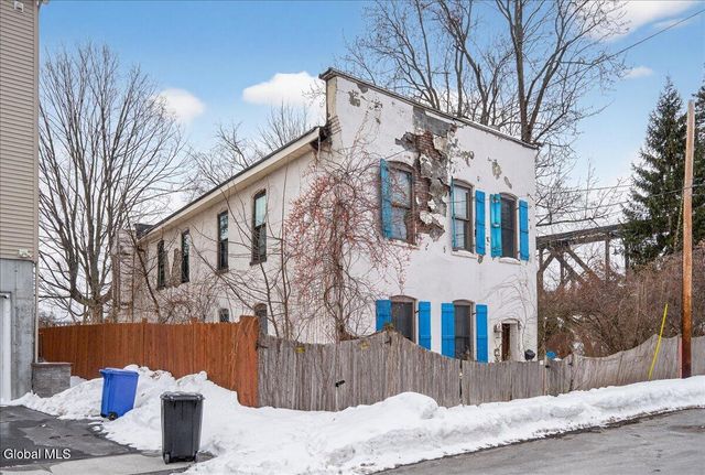 32 Front Street, Waterford, NY 12188