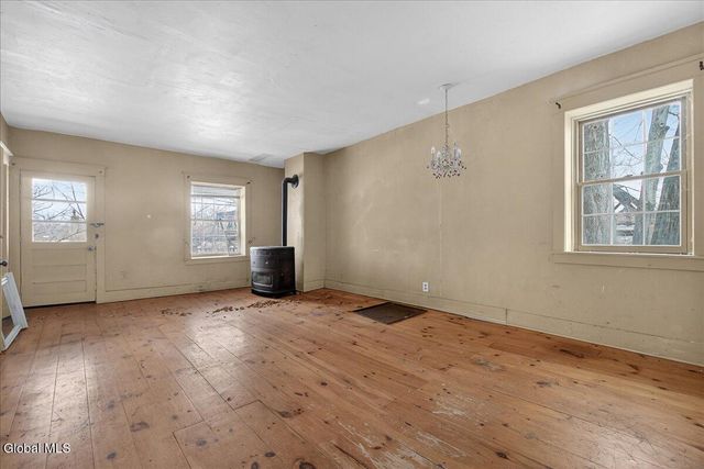 32 Front Street, Waterford, NY 12188