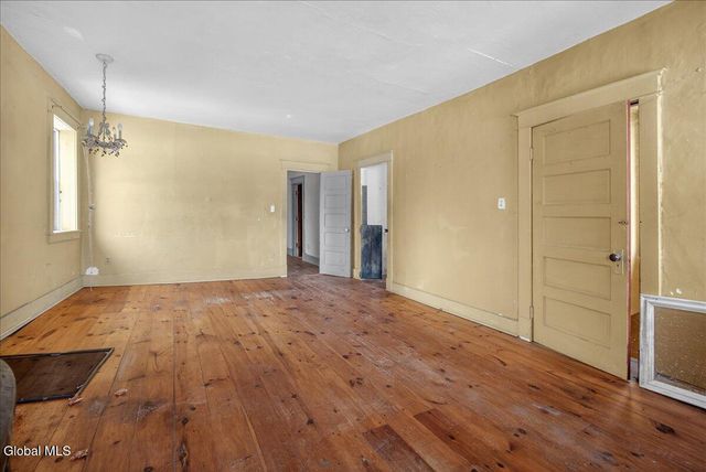 32 Front Street, Waterford, NY 12188