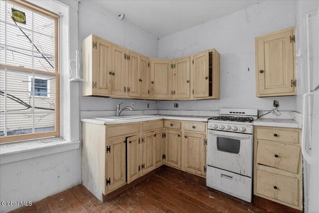 32 Front Street, Waterford, NY 12188