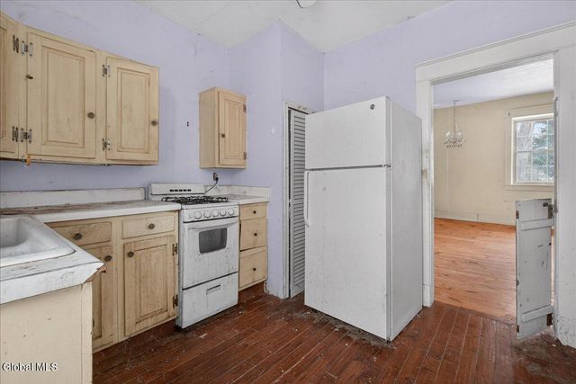 32 Front Street, Waterford, NY 12188