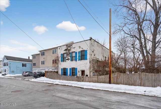 32 Front Street, Waterford, NY 12188