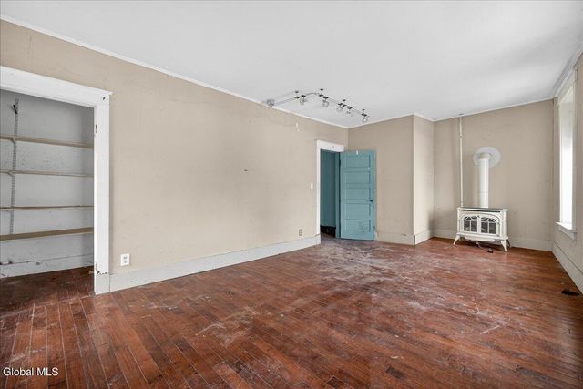 32 Front Street, Waterford, NY 12188