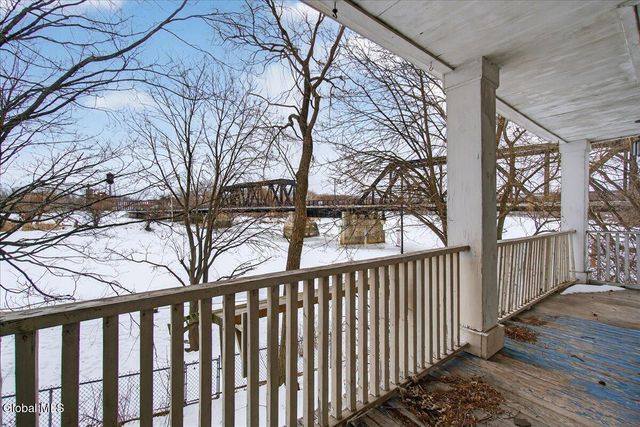 32 Front Street, Waterford, NY 12188