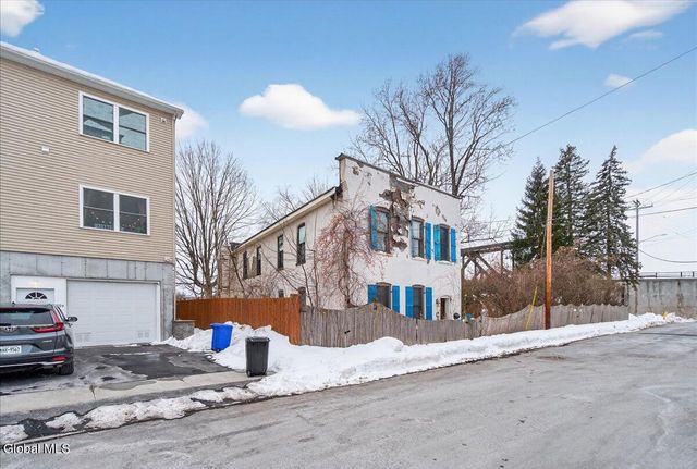 32 Front Street, Waterford, NY 12188