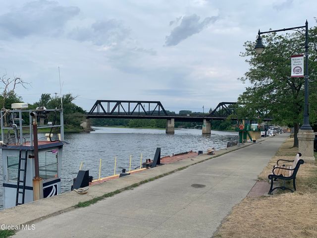 32 Front Street, Waterford, NY 12188