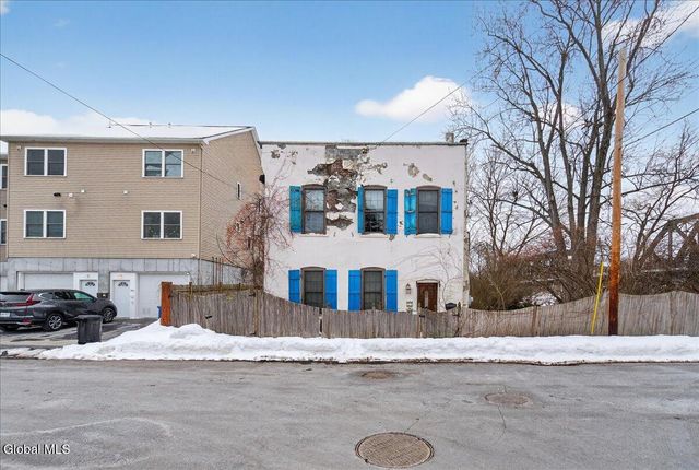 32 Front Street, Waterford, NY 12188