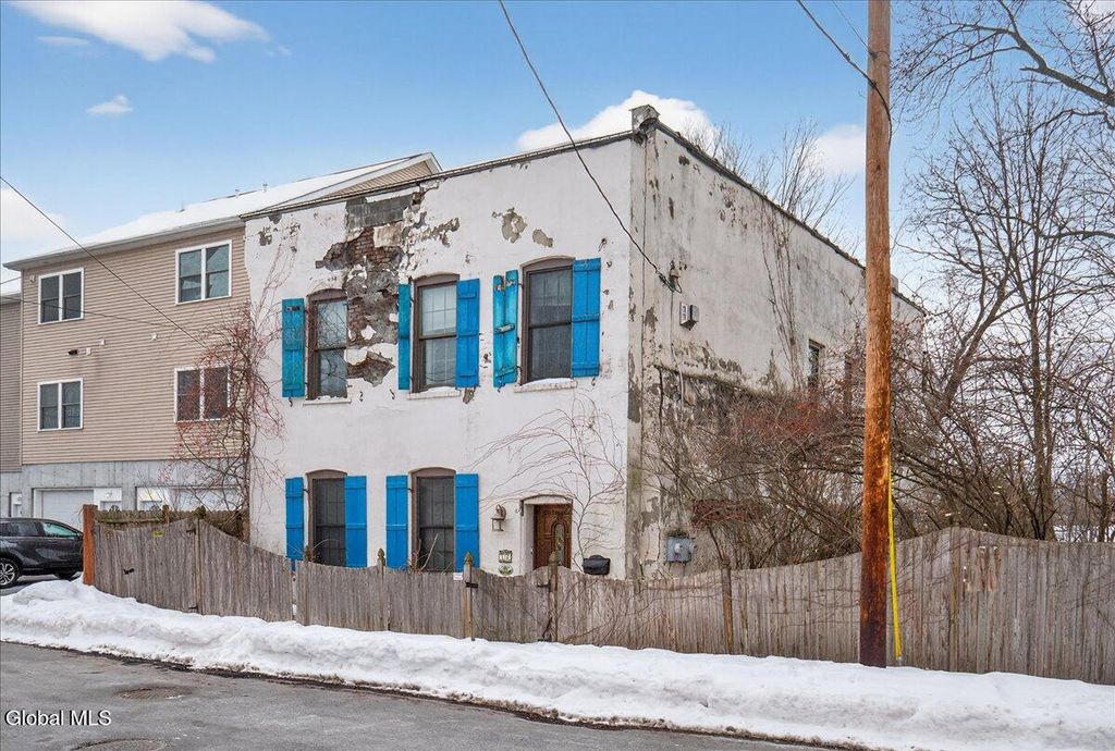 32 Front Street, Waterford, NY 12188