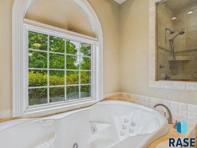 3001 S St Francis Ln, Sioux Falls, SD 57103