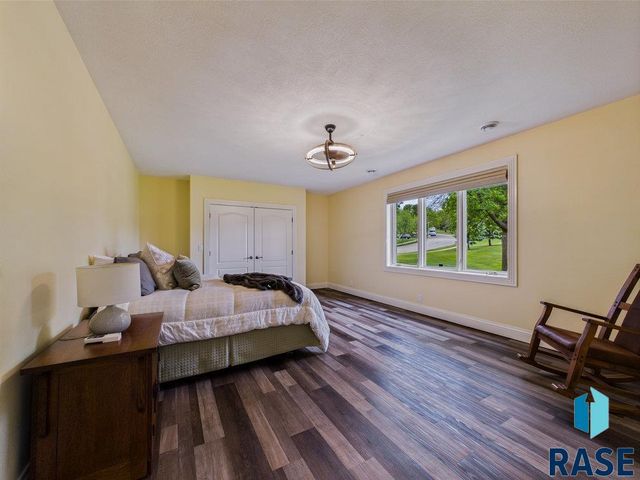 3001 S St Francis Ln, Sioux Falls, SD 57103