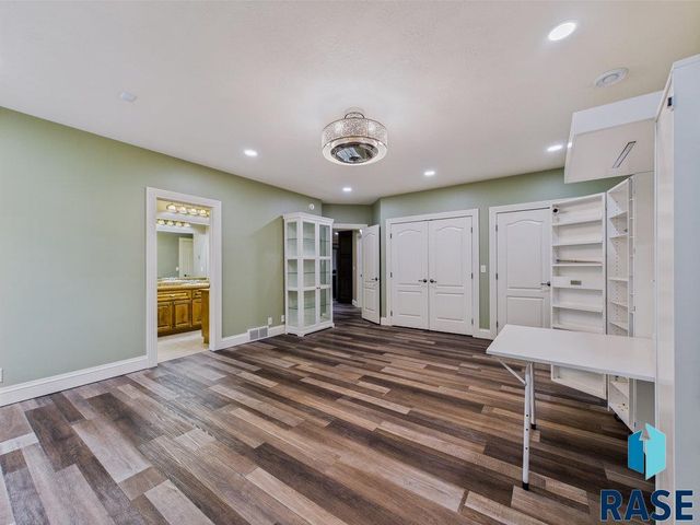 3001 S St Francis Ln, Sioux Falls, SD 57103