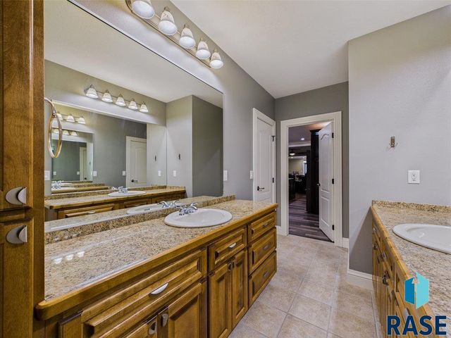 3001 S St Francis Ln, Sioux Falls, SD 57103