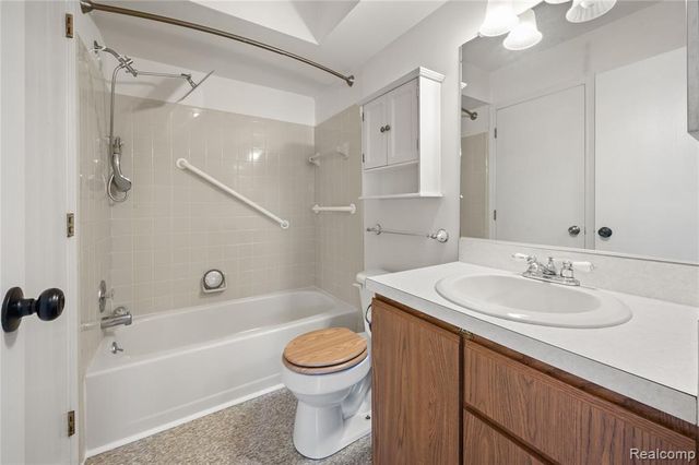11830 Shenandoah Drive 4, South Lyon, MI 48178