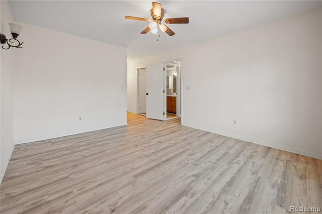 11830 Shenandoah Drive 4, South Lyon, MI 48178