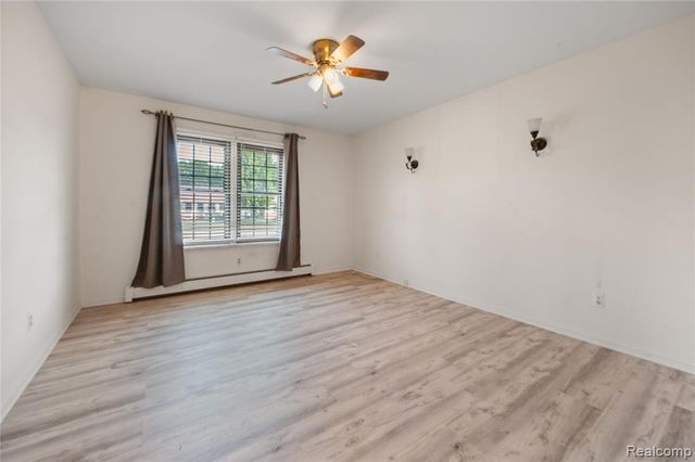 11830 Shenandoah Drive 4, South Lyon, MI 48178