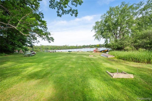 11830 Shenandoah Drive 4, South Lyon, MI 48178