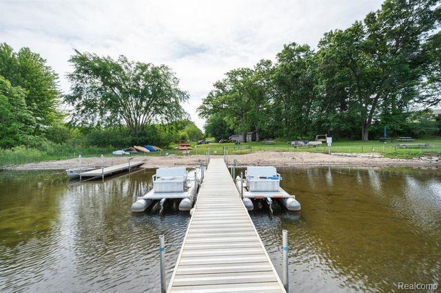 11830 Shenandoah Drive 4, South Lyon, MI 48178