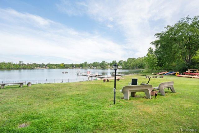 11830 Shenandoah Drive 4, South Lyon, MI 48178