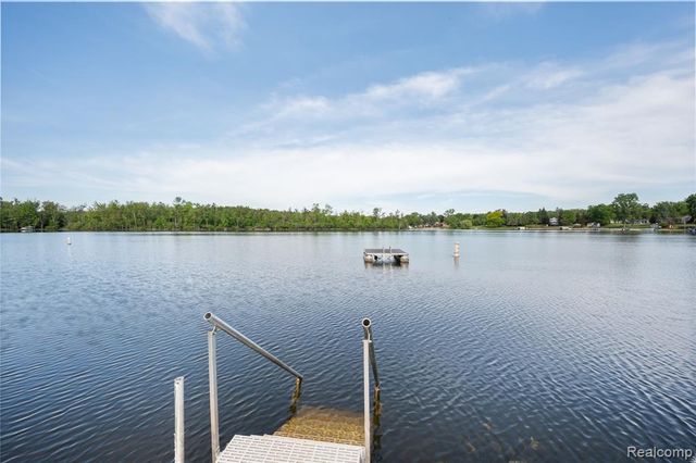 11830 Shenandoah Drive 4, South Lyon, MI 48178