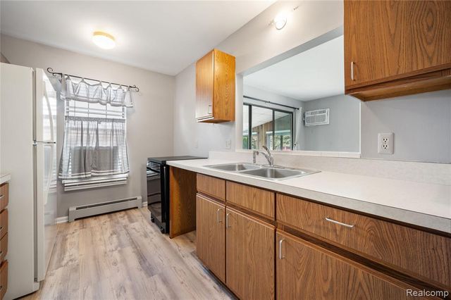 11830 Shenandoah Drive 4, South Lyon, MI 48178