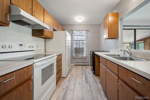 11830 Shenandoah Drive 4, South Lyon, MI 48178