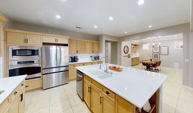 4153 Serena Avenue, Clovis, CA 93619