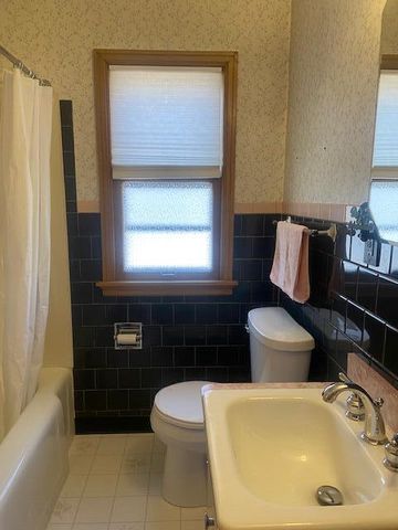 7837 Livingston AVENUE, Wauwatosa, WI 53213