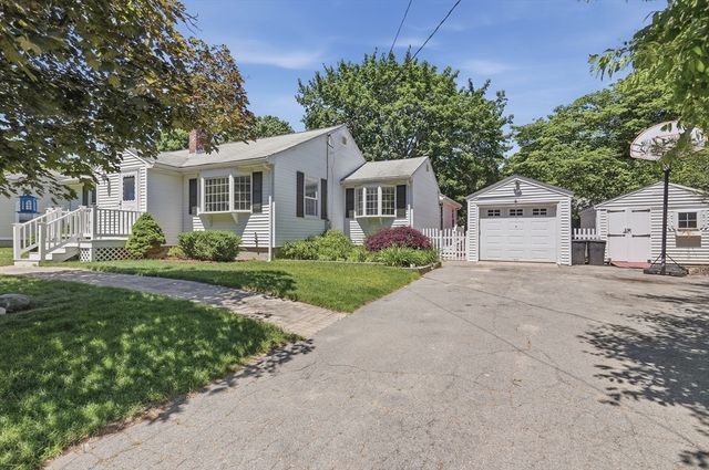 15 Ware Road, Norfolk, MA 02056