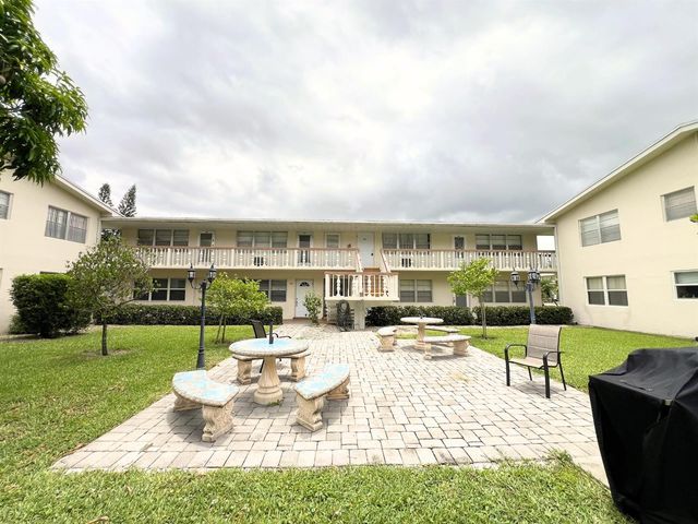 124 E Andover E 124, West Palm Beach, FL 33417
