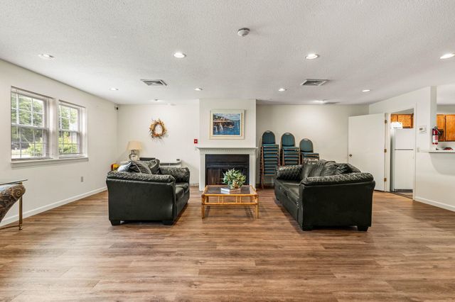 1202 White Cedar Boulevard, Portsmouth, NH 03801