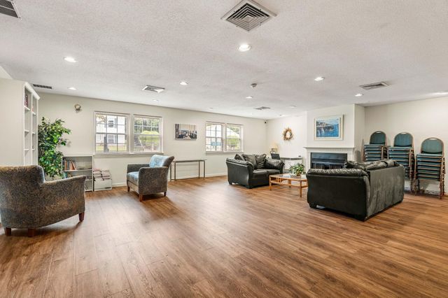 1202 White Cedar Boulevard, Portsmouth, NH 03801