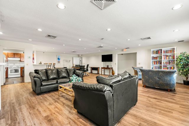 1202 White Cedar Boulevard, Portsmouth, NH 03801