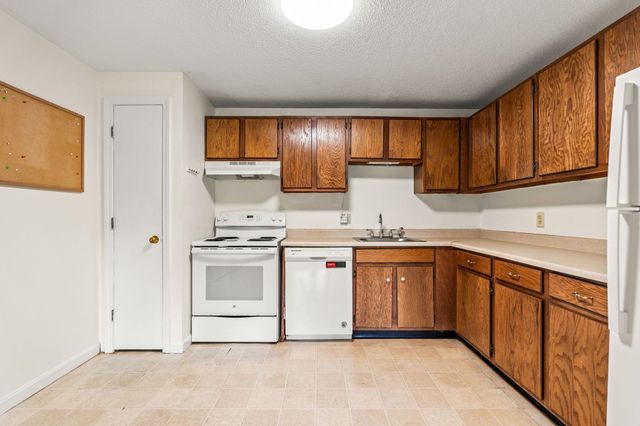 1202 White Cedar Boulevard, Portsmouth, NH 03801