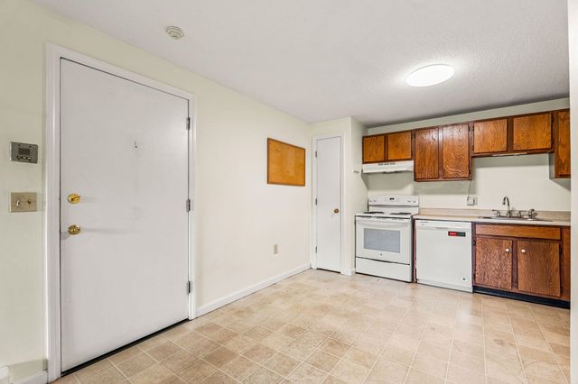 1202 White Cedar Boulevard, Portsmouth, NH 03801