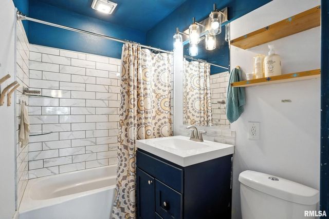 142 11TH Street, Silvis, IL 61282