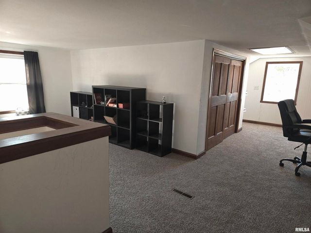 142 11TH Street, Silvis, IL 61282