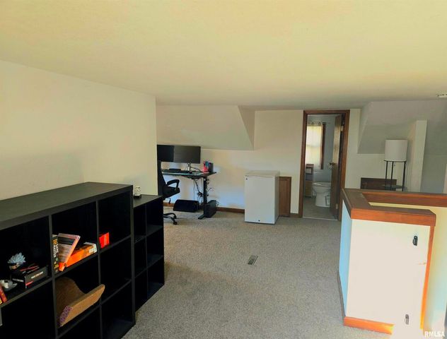 142 11TH Street, Silvis, IL 61282