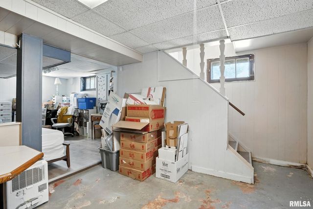 142 11TH Street, Silvis, IL 61282