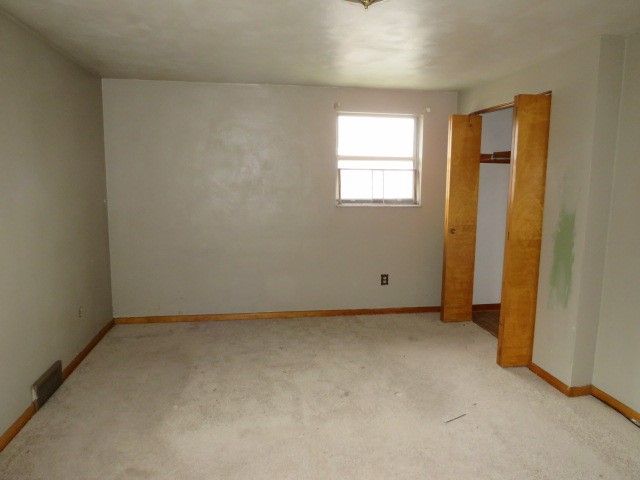 7967 Aber Rd, Penn Hills, PA 15147