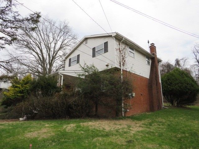 7967 Aber Rd, Penn Hills, PA 15147